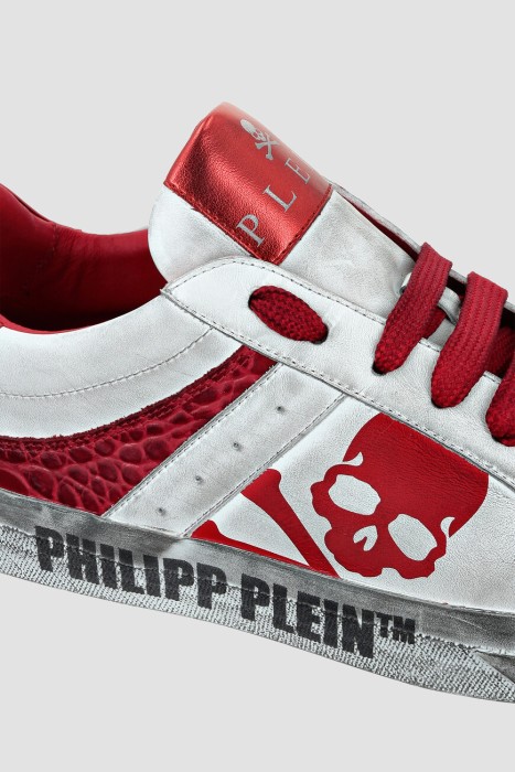 Товар красного цвета с внутренней стороны