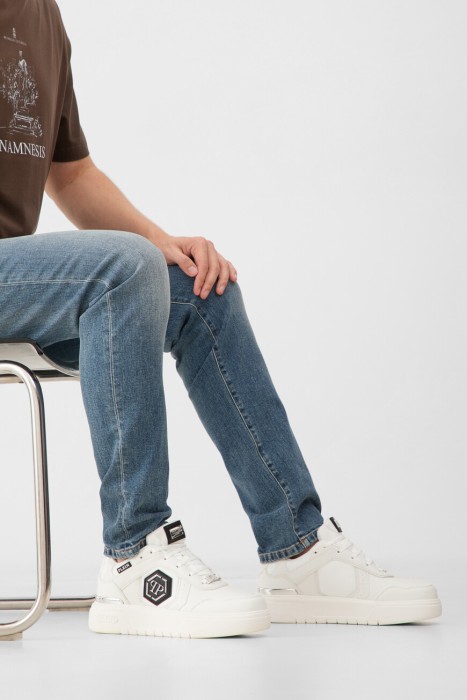 сникеры  модель lo-top sk8r по цене 73000 руб вид справа