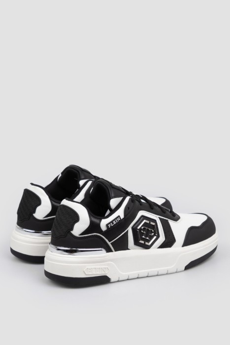 Товар черного цвета с внутренней стороны