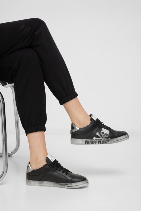 сникеры  модель lo-top skull&bones от бренда philipp plein вид слева