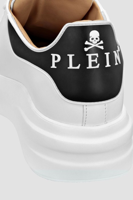 Товар белого цвета с внутренней стороны