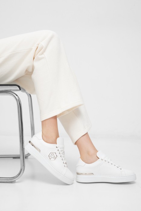 сникеры  модель lo-top по цене 38000 руб вид справа