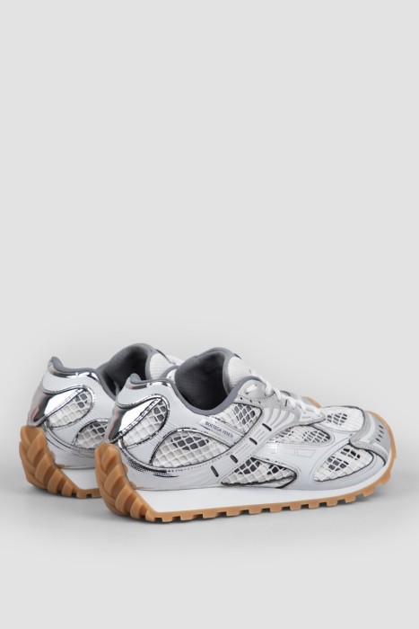 Товар серебряного цвета с внутренней стороны