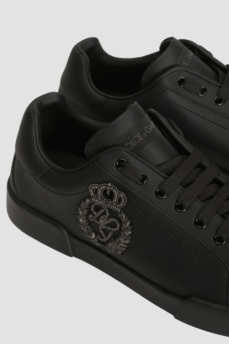 Товар черного цвета с внутренней стороны