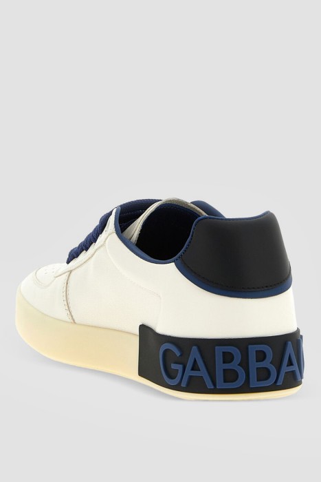 Товар белого цвета с внутренней стороны