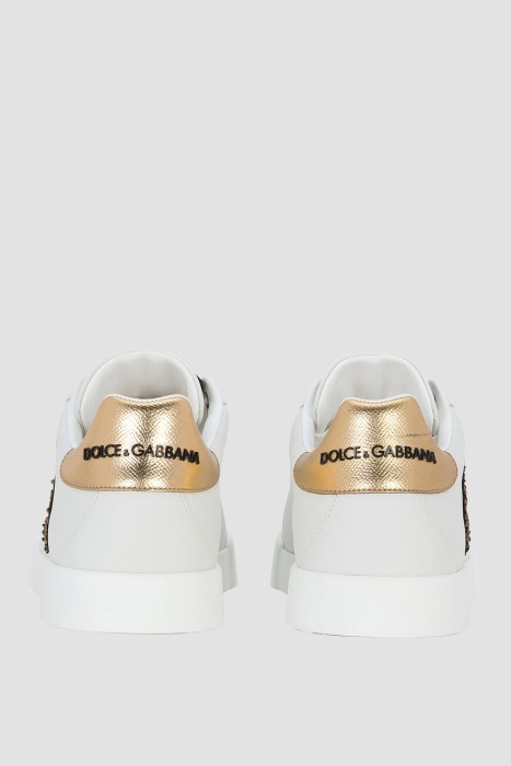 Товар белого цвета с внутренней стороны