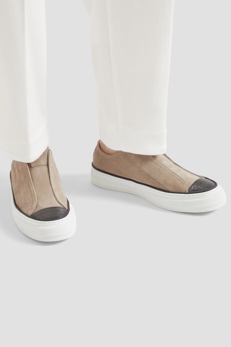 сникеры-слипоны  от бренда brunello cucinelli вид слева