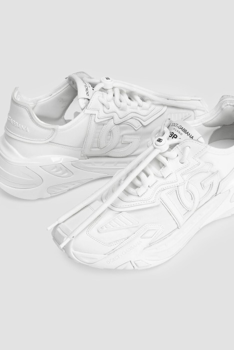 Товар белого цвета с внутренней стороны