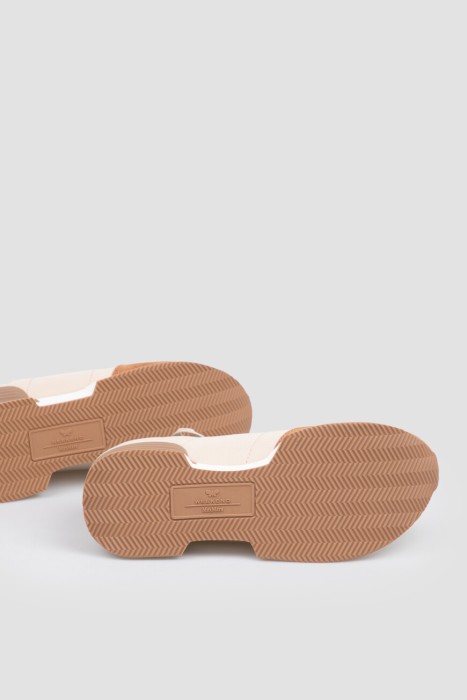 сникеры  спортивного стиля с лицевой стороны