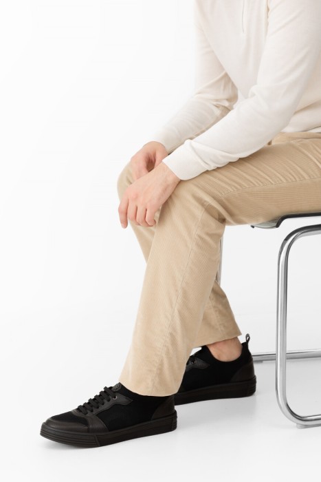 сникеры  по цене 71700 руб вид справа