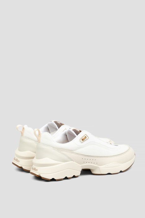 Товар белого цвета с внутренней стороны