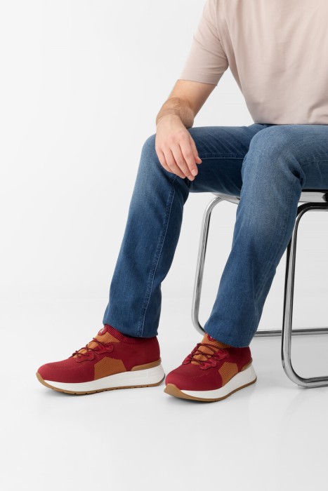 сникеры  по цене 70800 руб вид справа