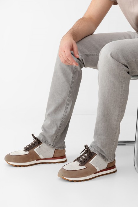 сникеры  по цене 43200 руб вид справа