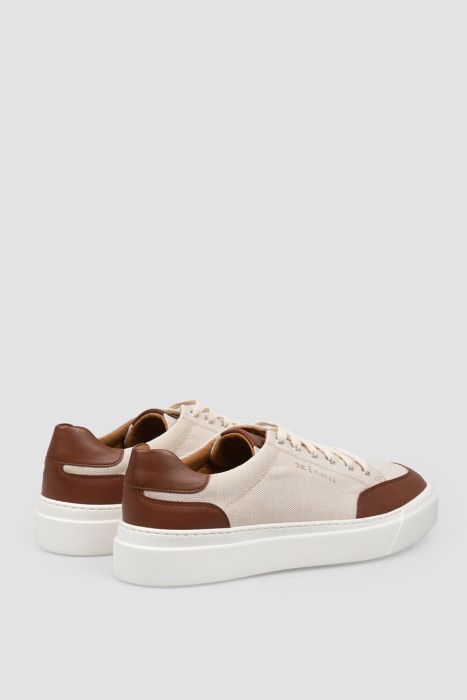 Товар бежевого цвета с внутренней стороны