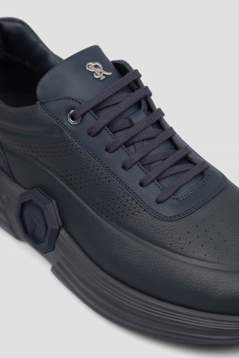 сникеры  из кожи спереди