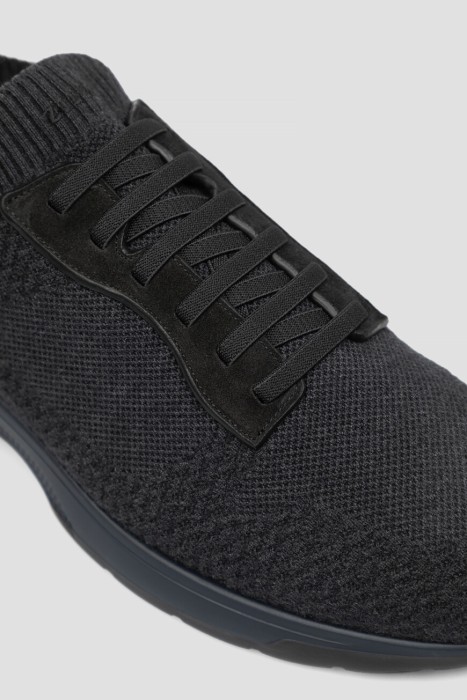 Товар черного цвета с внутренней стороны