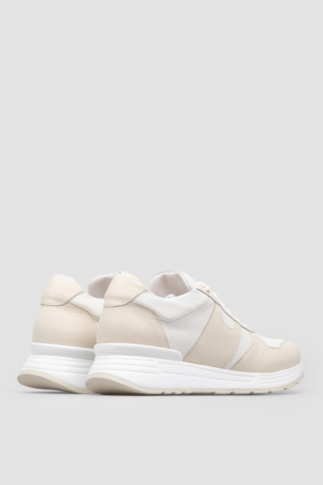 Товар белого цвета с внутренней стороны