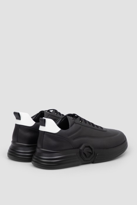 Товар черного цвета с внутренней стороны