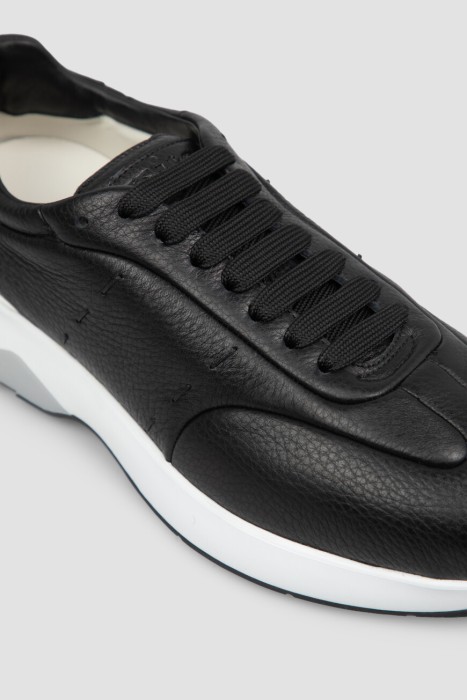 Товар черного цвета с внутренней стороны