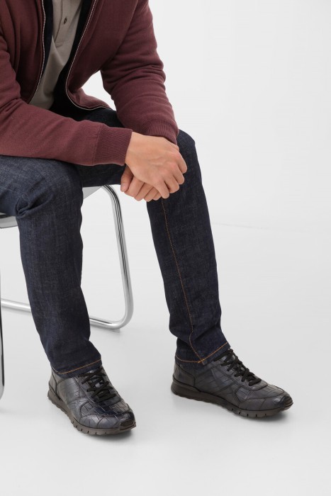 сникеры  по цене 337150 руб вид справа