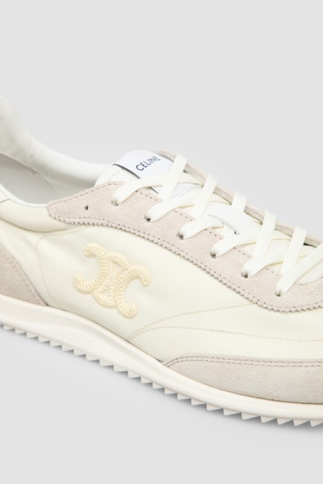 Товар бежевого цвета с внутренней стороны