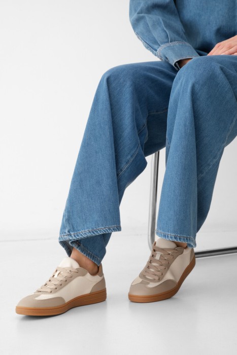 сникеры  от бренда max mara вид слева