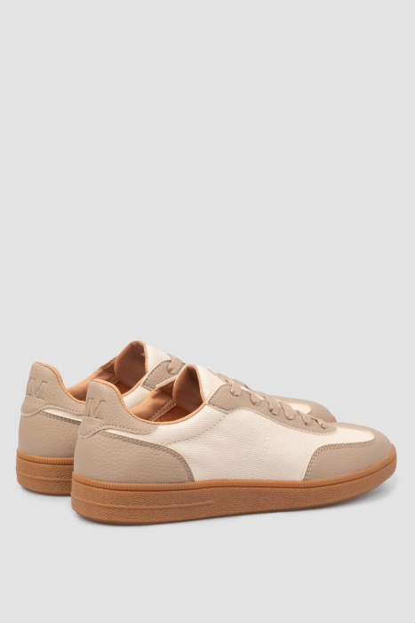 Товар белого цвета с внутренней стороны