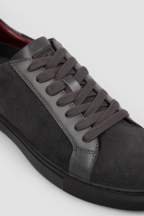 Товар серого цвета с внутренней стороны