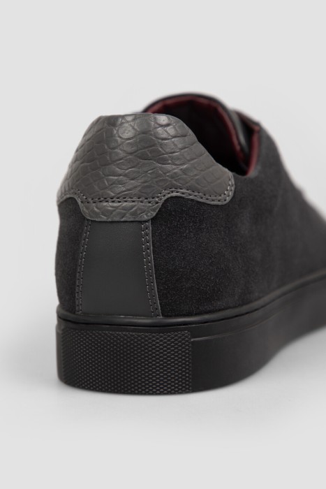 сникеры  из кожи спереди