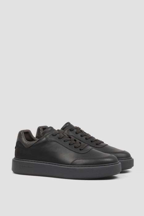 сникеры  по цене 52500 руб вид справа