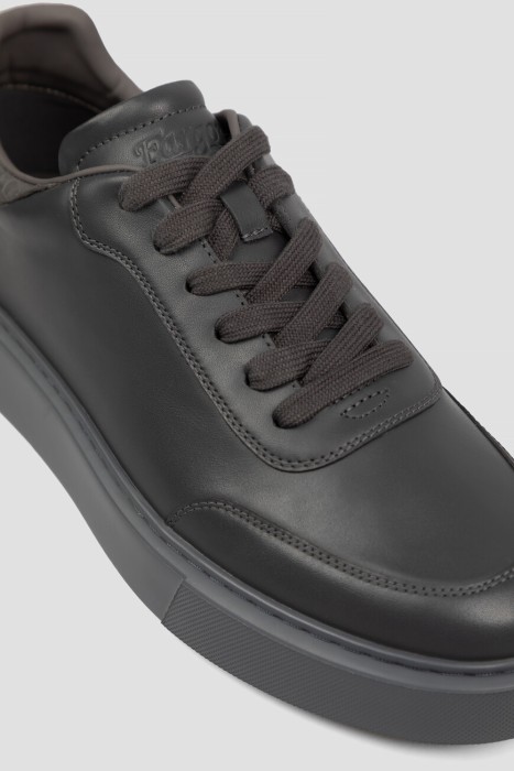 Товар серого цвета с внутренней стороны