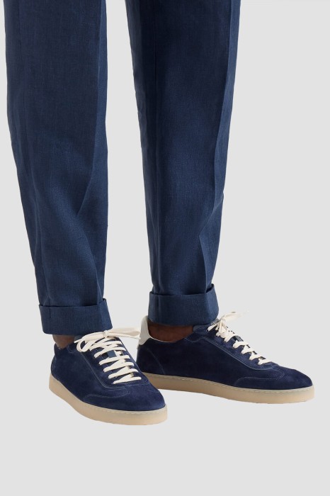 сникеры  по цене 161000 руб вид справа