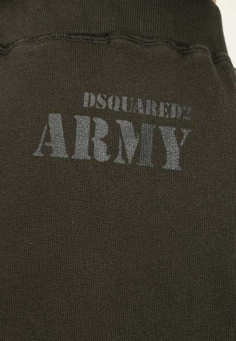 Товар зеленого цвета с внутренней стороны