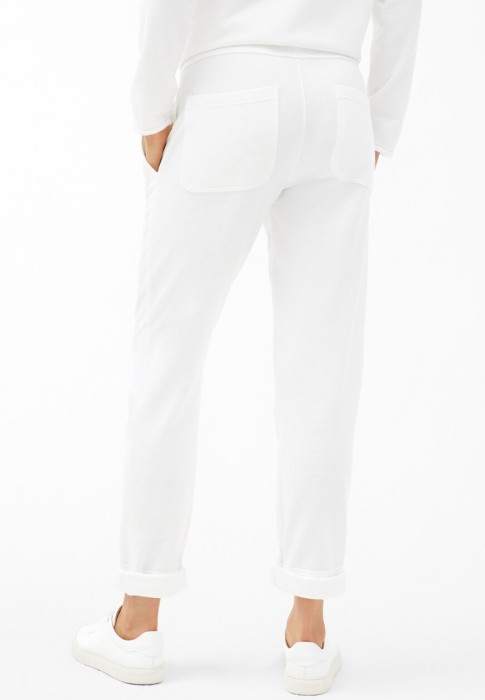 Товар белого цвета с внутренней стороны