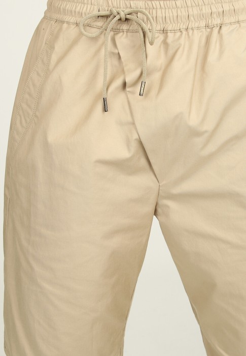 Товар бежевого цвета с внутренней стороны