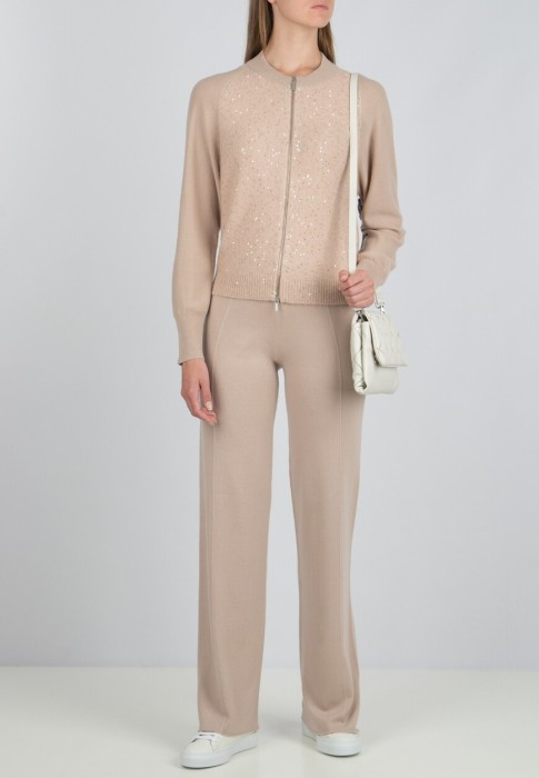 спортивные брюки  по цене 39830 руб вид справа