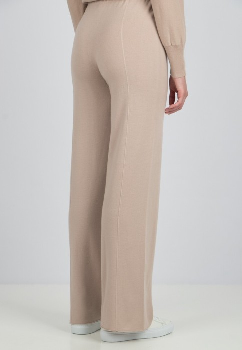 Товар розового цвета с внутренней стороны