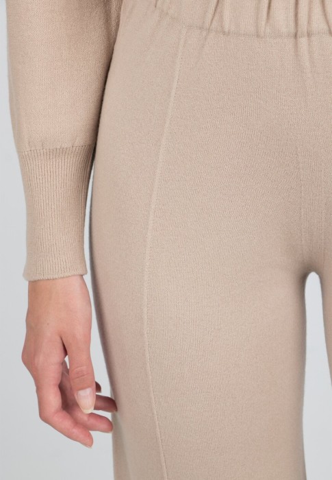 спортивные брюки  из проверенных материалов спереди