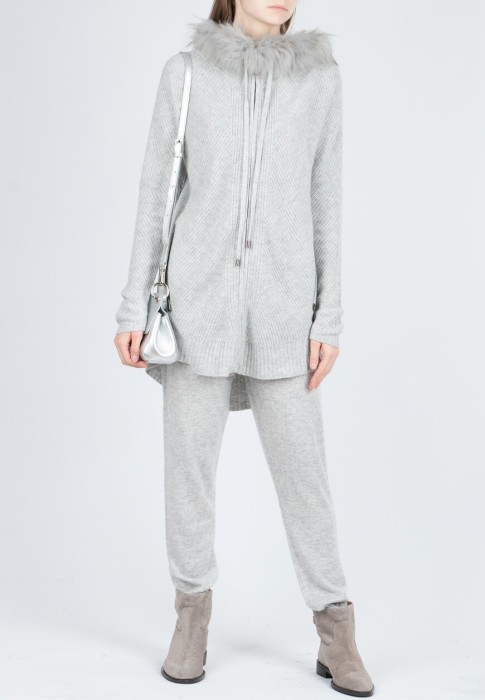 Товар серого цвета с внутренней стороны