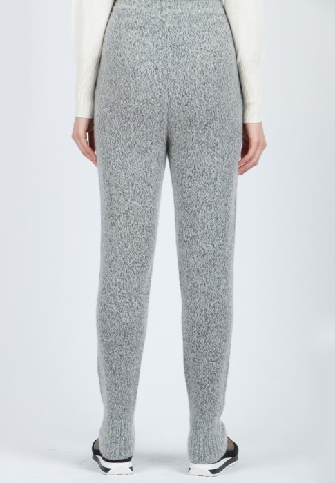 Товар серого цвета с внутренней стороны