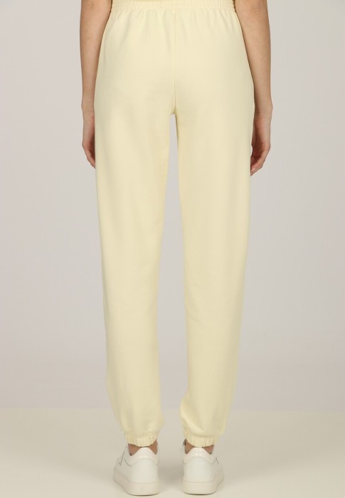 Товар бежевого цвета с внутренней стороны