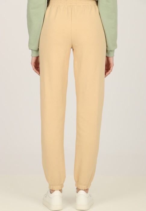 Товар бежевого цвета с внутренней стороны