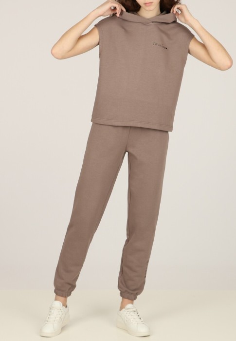 спортивные брюки  из италии вид сбоку