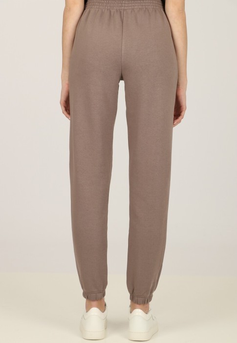 Товар коричневого цвета с внутренней стороны