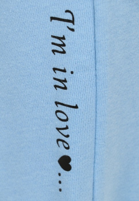 Товар голубого цвета с внутренней стороны