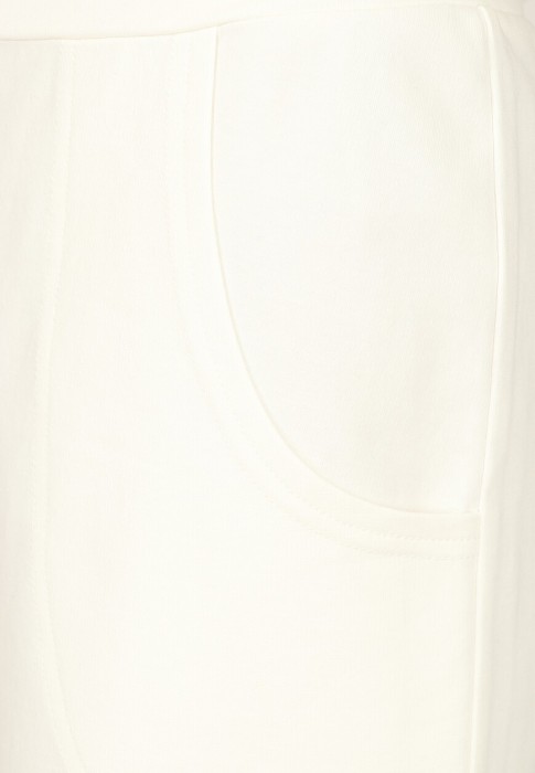 Товар белого цвета с внутренней стороны