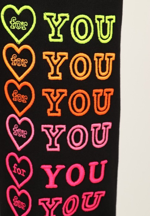 Товар черного цвета с внутренней стороны