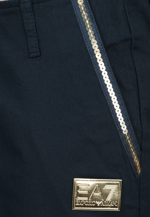 Товар синего цвета с внутренней стороны