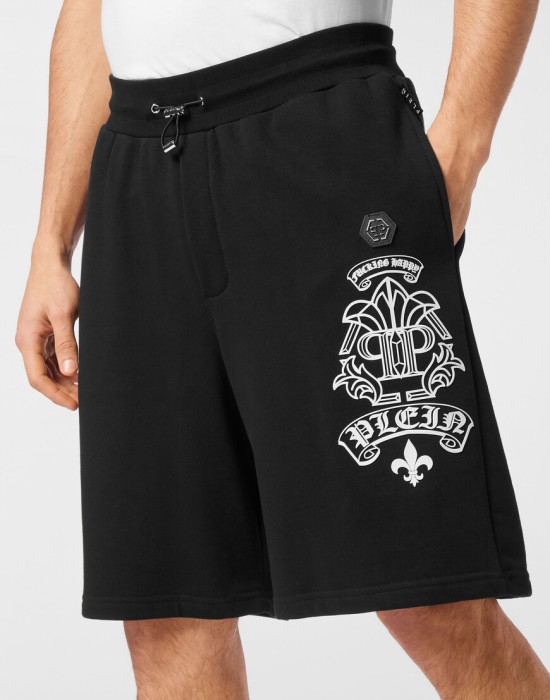 Товар черного цвета с внутренней стороны