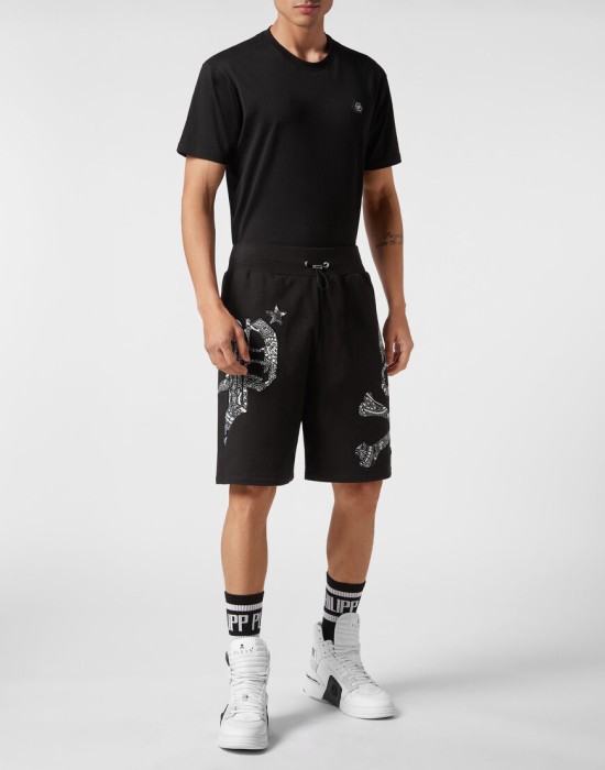 Товар черного цвета с внутренней стороны